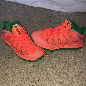 Size 7.5 Nike Air max Lebron 10 x low Watermelon